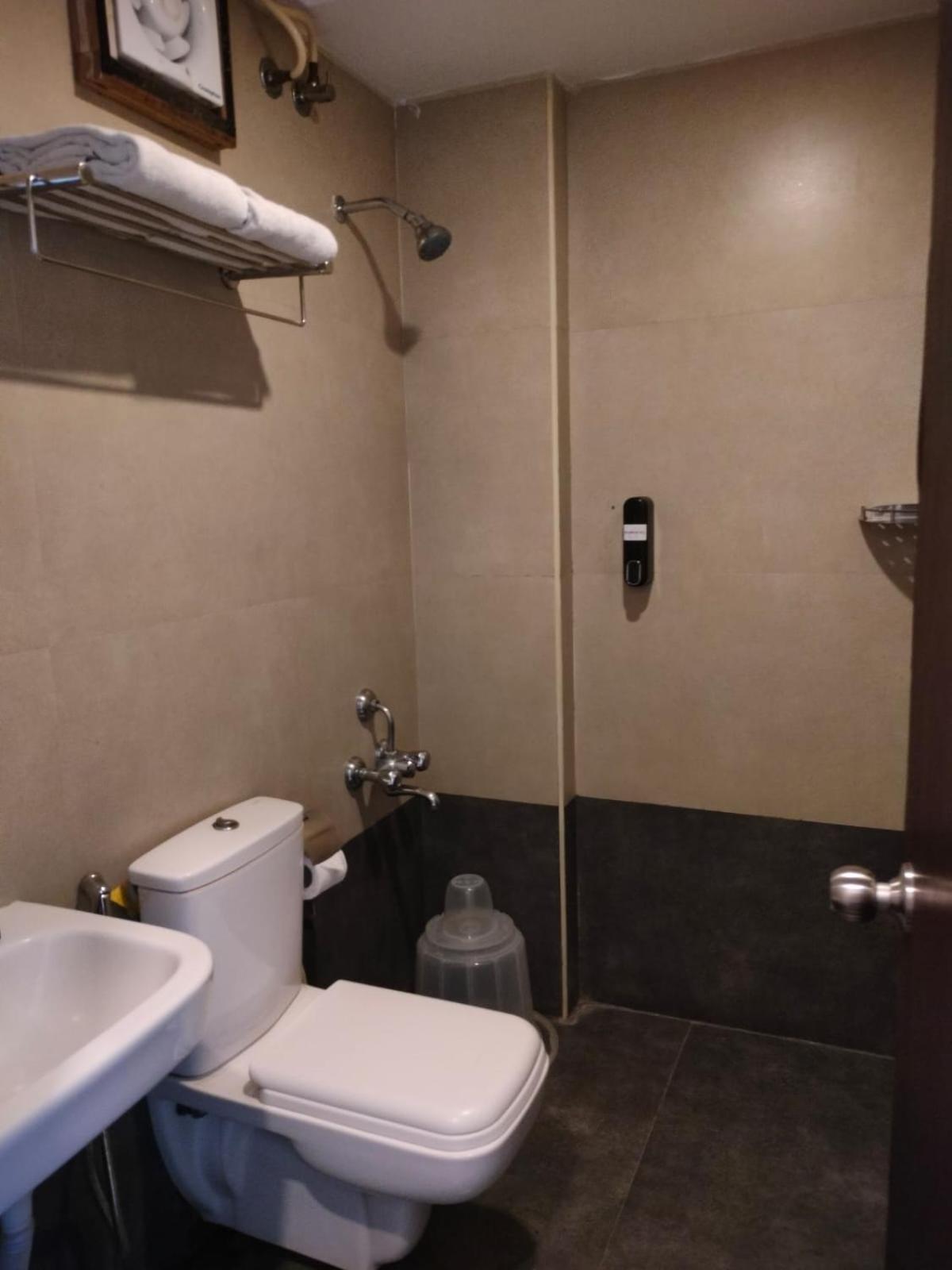 Astra Hotels & Suites - Hsr Layout Sector 1, Near Ecospace Bellandur Бангалор Экстерьер фото