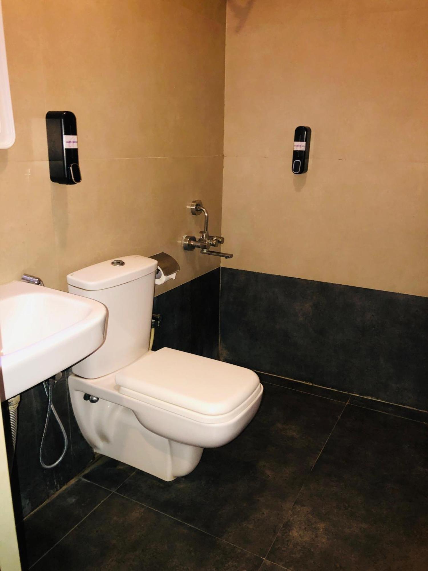 Astra Hotels & Suites - Hsr Layout Sector 1, Near Ecospace Bellandur Бангалор Экстерьер фото